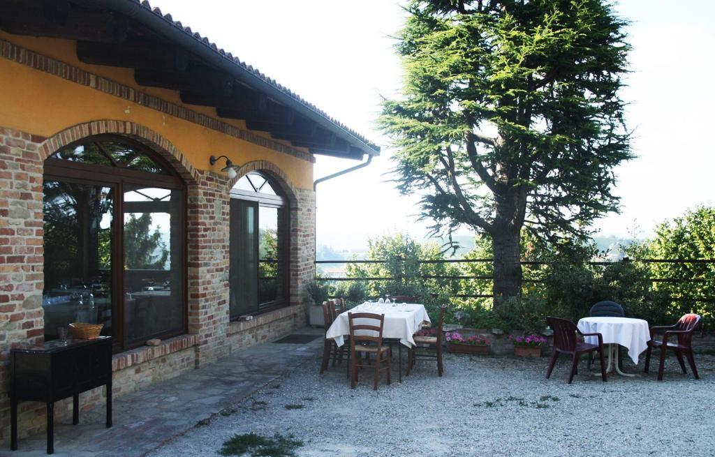 La Briccola Villa Diano d'Alba Luaran gambar